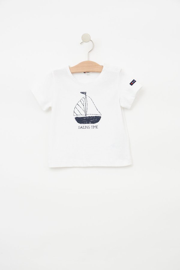 Pienten t-paita purjeveneen kuvalla